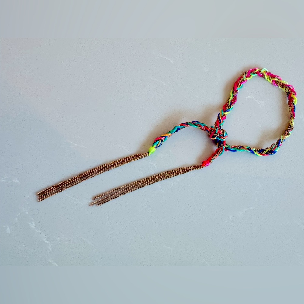 Braided multicoloured string with interwoven gold chain tie bracelet
